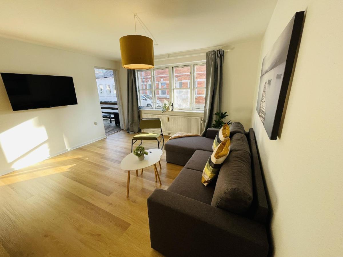 Aday - Central Terrace Apartment In Hjørring Zewnętrze zdjęcie