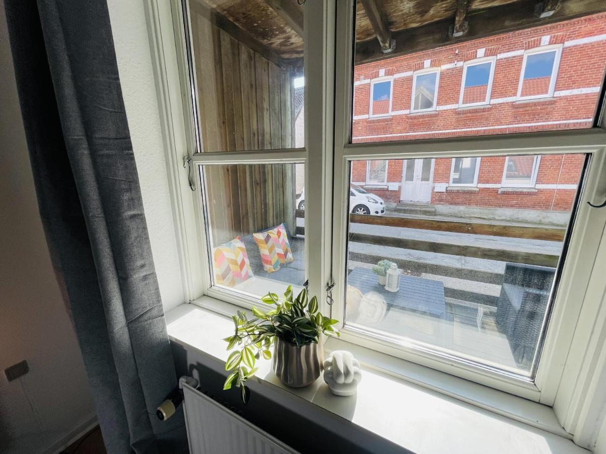 Aday - Central Terrace Apartment In Hjørring Zewnętrze zdjęcie